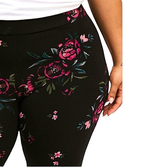 TORRID Floral Deep Black Premium Legging NWT‎ - Picture 1 of 7